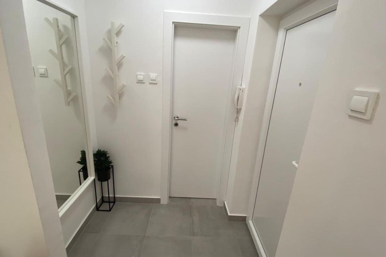 شقة Apartman Eni غييكا المظهر الخارجي الصورة